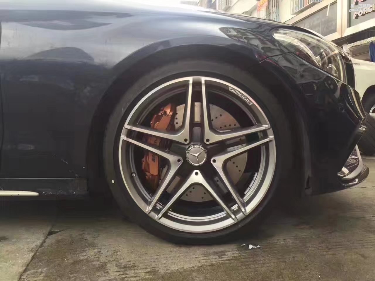 奔馳，換 原裝 正品  AMG  19寸 完工！