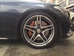 奔馳，換 原裝 正品  AMG  19寸 完工！