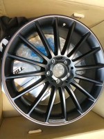 奔馳 CLA45  原裝 19寸 AMG．