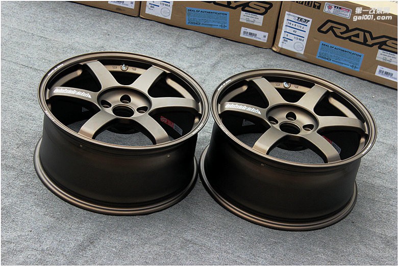 海亞：RAYS TE37SAGA 5X112 18X8.5 ET42/36 高爾夫GTIR A3S3A4LTT CLA/A45等
