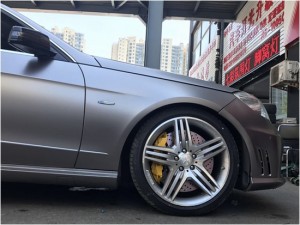 海亞：奔馳 W212 E200 升級意大利全原裝正品brembo GT6 380MM打孔碟