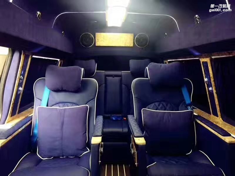 GMC商務(wù)車房車內(nèi)飾改裝案例,藍(lán)色大氣不減