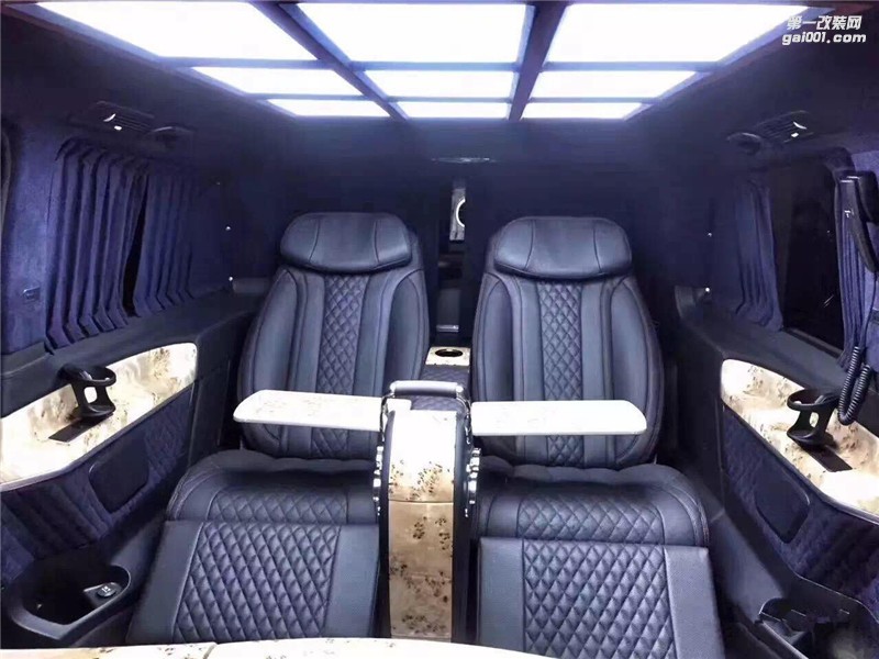 奔馳V260商務內(nèi)飾改裝升級——高格調(diào)才有高品位