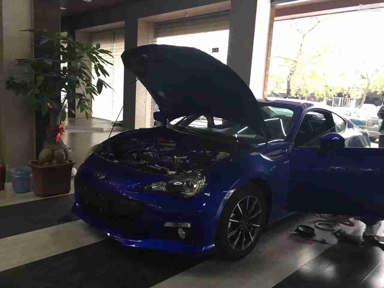 汕頭市星悅汽車音響有限公司跑車斯巴魯BRZ未上牌升級(jí)大能隔音，音響改裝汽車音響