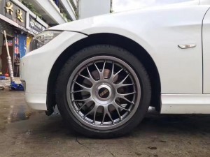 寶馬， 換 17寸，BBS RG  完工！