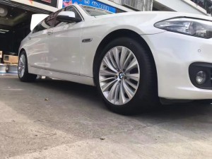 寶馬，換 原裝 19寸 完工！