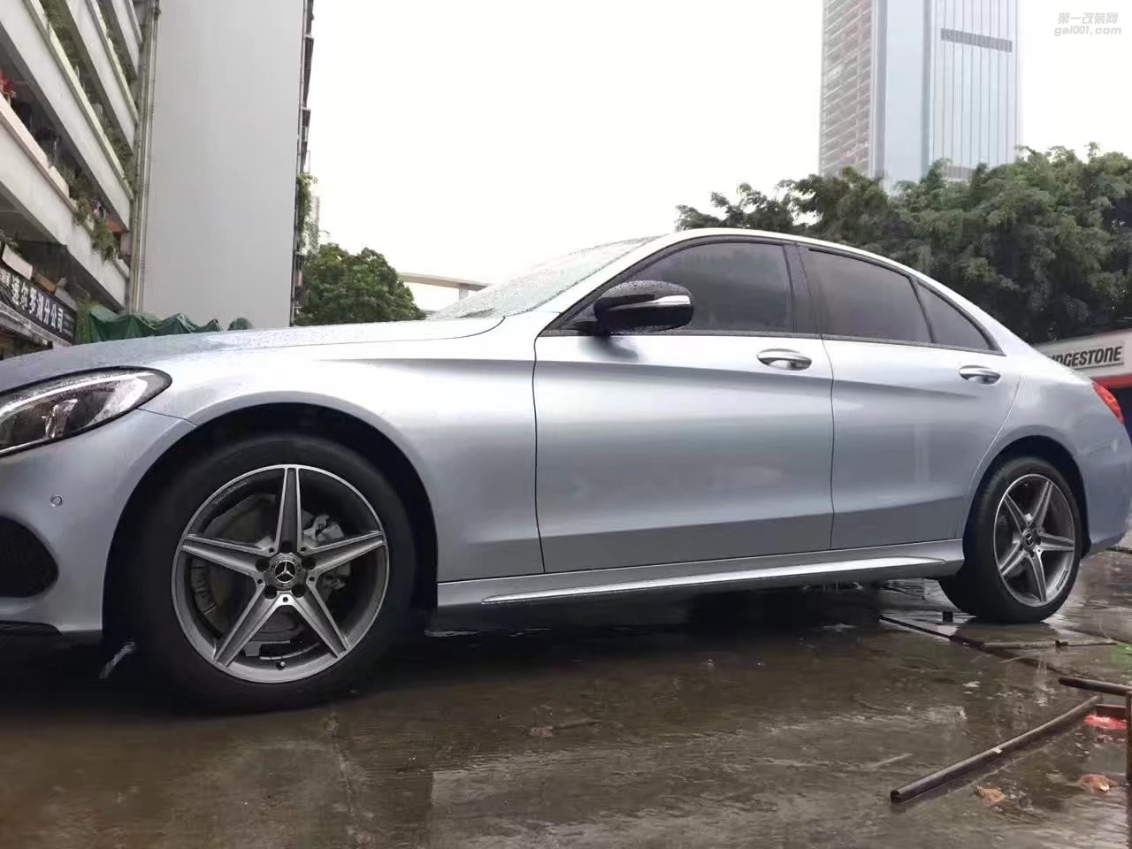 奔馳，換 原裝 18寸 完工！ ????