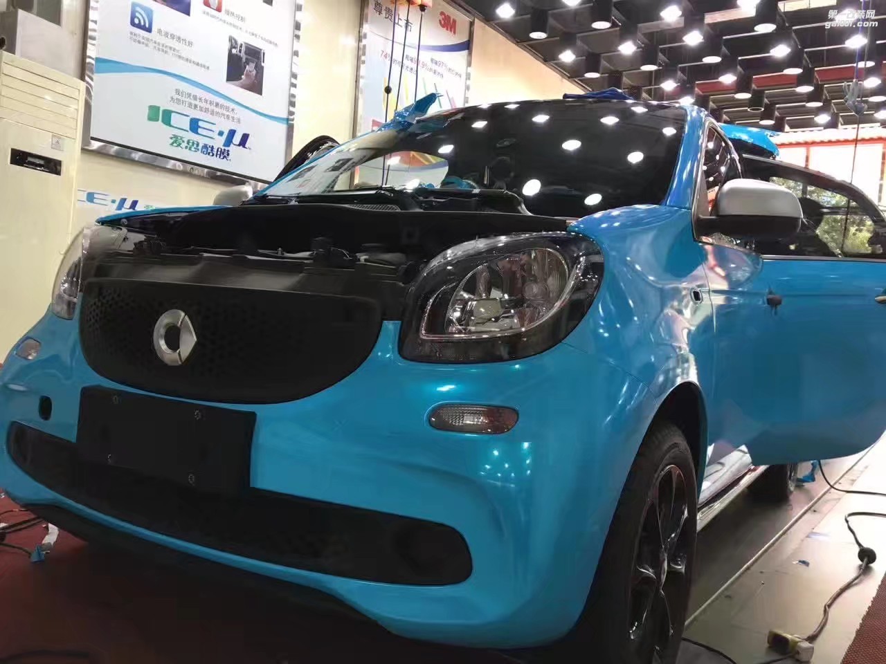 武漢汽車改色車衣裳CYS鉆石天藍(lán)車身改色施工效果圖-武漢四季貼膜出品