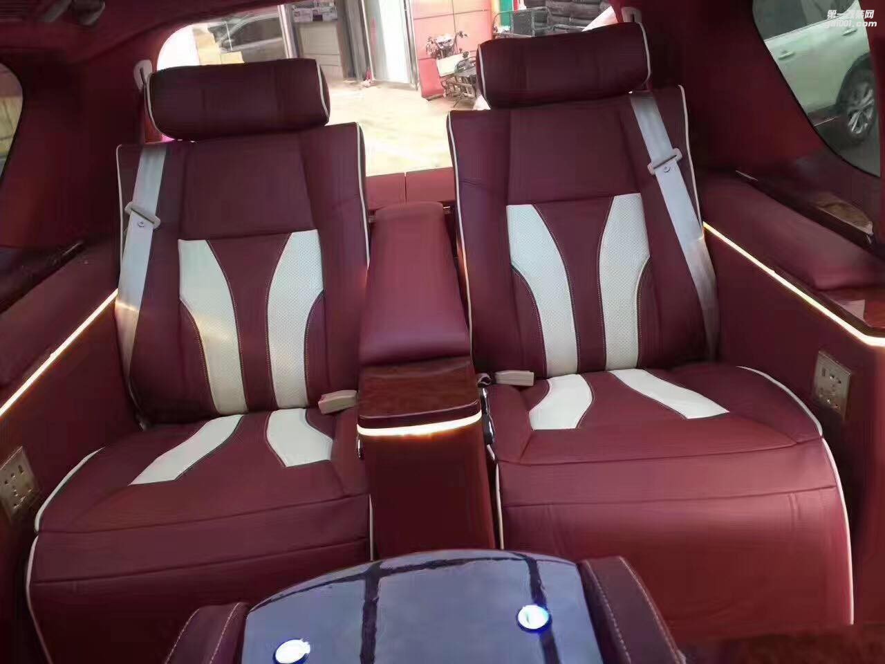 酷路澤的內(nèi)飾都變了，追求品質(zhì)生活的人不分車型