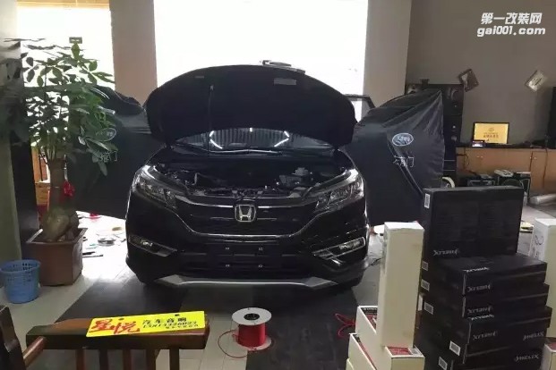 汕頭市星悅汽車音響升級中心本田CRV升級4門星悅隔音音響改裝德國伊蔓套裝同軸喇叭伊蔓功放低音炮伊蔓系列