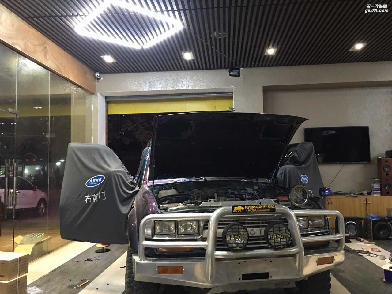 讓您的耳朵去越野豐田越野吉普車音響改裝汕頭市星悅汽車音響改裝赫茲喇叭赫茲功放哈曼卡頓電容喜力士電容
