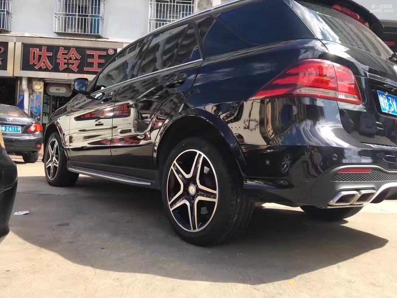 奔馳 ，換 原裝 20寸 AMG 完 工！