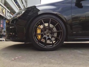 大眾，換 RAYS ZE40 19寸 完工 ！