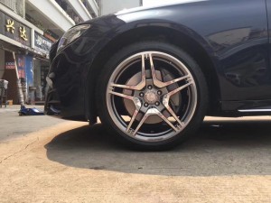奔馳，換 原裝 19寸 AMG 完工！
