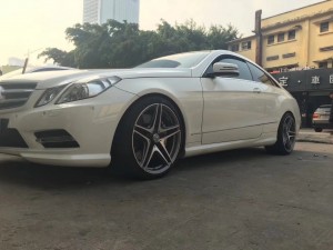 奔馳，換 19寸 AMG 完 工！