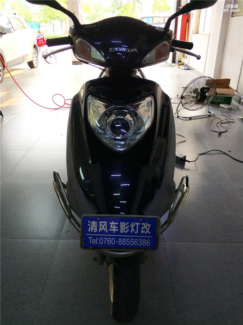 摩托車燈光太暗，過不了年審？升級高亮Q5雙光透鏡輕松過年審！——中山清風(fēng)車影燈改