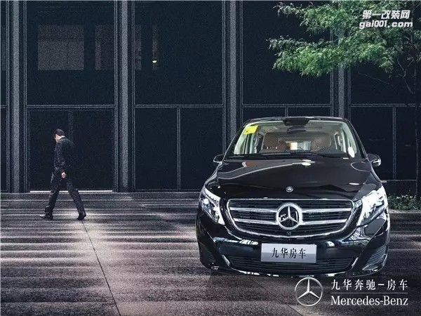 奔馳V-Class平頂商務房車—非凡內(nèi)涵，不彰自顯