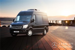 別找了，老板您的車在這兒！