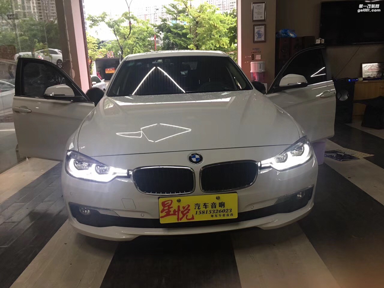 細致入微征服挑剔的耳朵寶馬3系升級大能隔音汕頭市星悅汽車音響改裝寶馬音響系統(tǒng)美國CDT專車專用無損安裝