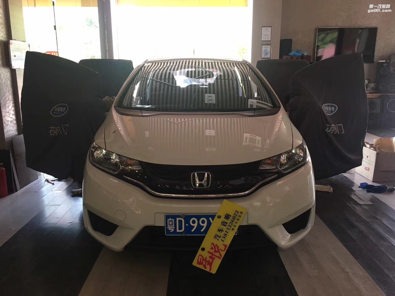汕頭市汽車音響改裝不一樣的追求本田飛度升級大能藍(lán)金剛隔音改裝赫茲喇叭美國CDT備胎低音炮星悅汽車音響