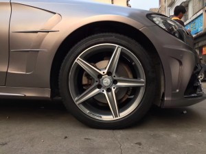 奔馳，換 原裝 18寸 AMG 完工！