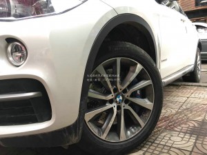 新款寶馬X6改裝升級M六活塞剎車套裝提升剎車效果