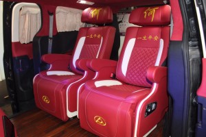 大通G10內(nèi)飾舒適升級 多能多用多享受，跟隨著時(shí)代潮流