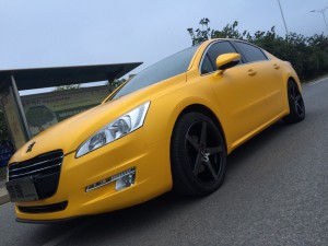 標(biāo)致508電光黃+18祖國(guó)沃森CV3