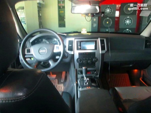 濰坊汽車音響改裝 吉普切諾基音響改裝美國西海岸 濰坊成功音響
