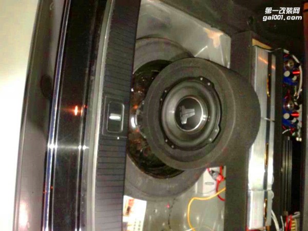 濰坊汽車音響改裝 奔馳E300音響改裝升級(jí)捷力W3 濰坊成功專業(yè)汽車音響改裝