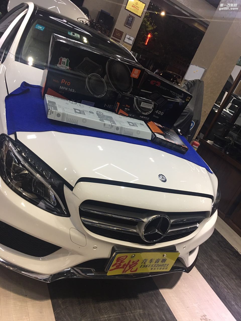 汕頭哪里汽車音響改裝施工最專業(yè)奔馳C200L改裝音響系統(tǒng)意大利赫茲三分頻汕頭市星悅汽車音響改裝