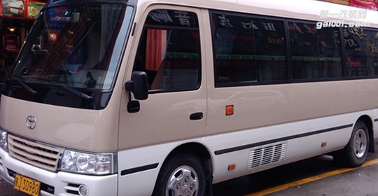 考斯特內(nèi)飾改裝-西安漢楓房車商務(wù)車改裝基地