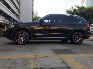 寶馬，換 原裝 611M  20寸 完工！
