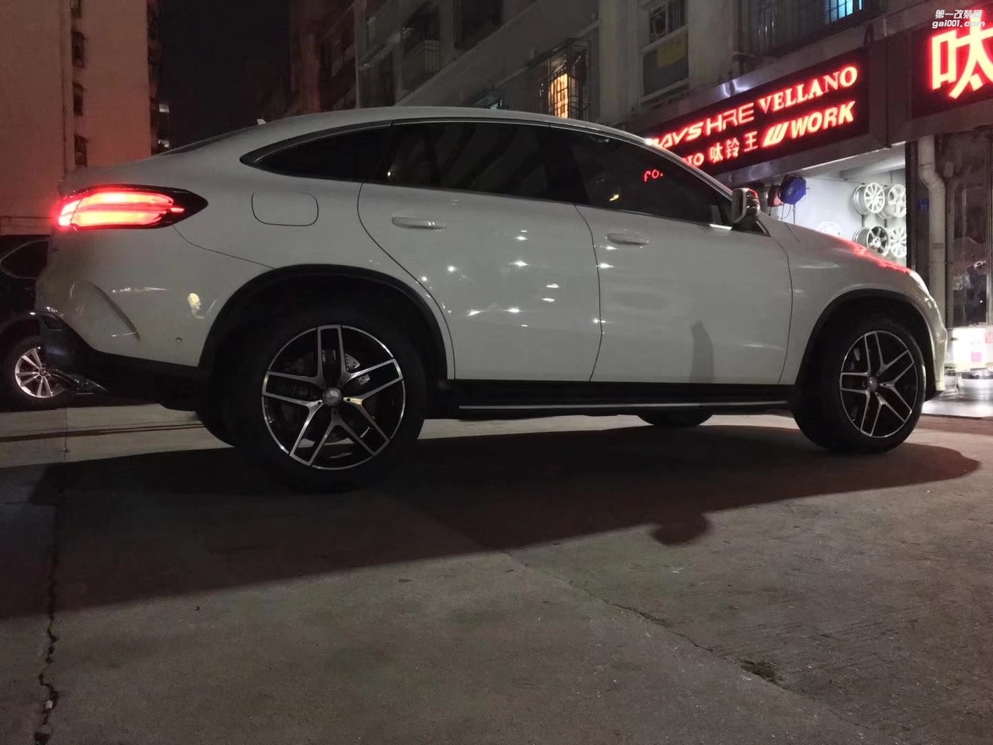 奔馳GLE，換 原裝 AMG 21寸 完工！
