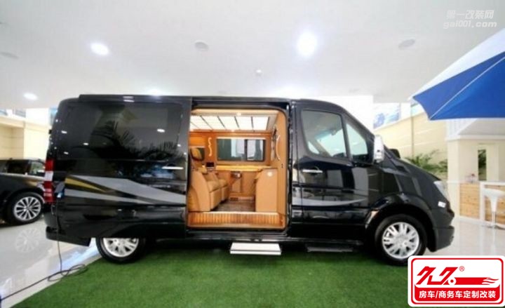 2017新款奔馳斯賓特9座商務(wù)車，大氣襲來，貼心設(shè)計！