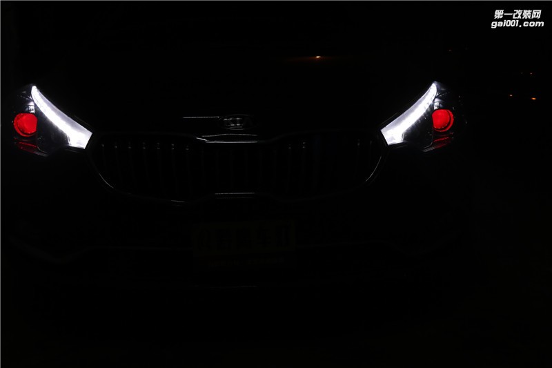 貴陽(yáng)金陽(yáng)區(qū)起亞K3車(chē)燈改裝海拉五雙光透鏡案例，黔鷹車(chē)燈改裝案例