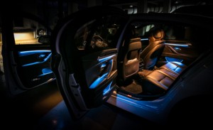 寶馬5系改裝內(nèi)飾，用三色氛圍燈去詮釋交相輝映