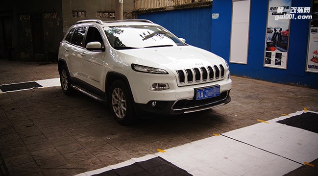 吉普自由光改裝暢視360全景—成都威威車改