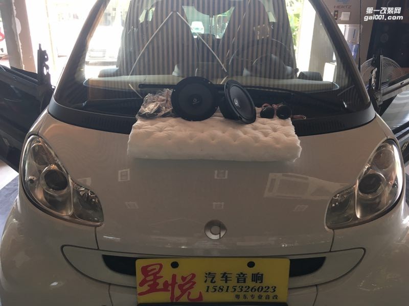 汕頭市星悅汽車(chē)音響改裝奔馳Smart（精靈）汽車(chē)音響改裝德國(guó)伊蔓二分頻套裝喇叭2門(mén)隔音讓音樂(lè)故事款款道來(lái)