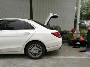 奔馳C200L改裝電動(dòng)尾門_路暢電動(dòng)尾門改裝案例分享