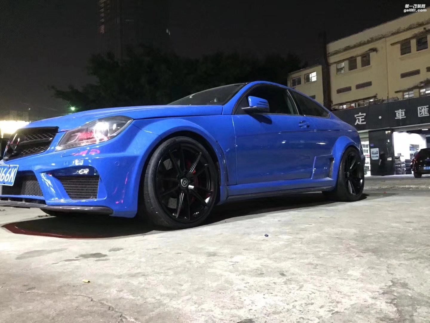 奔馳，換 HRE 20寸 完工。