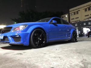 奔馳，換 HRE 20寸 完工。