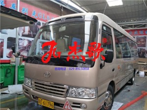 豐田考斯特改裝/考斯特內(nèi)飾改裝價位咨詢/中巴車改裝/單位接待車改裝/加裝辦公桌內(nèi)飾升級木地板