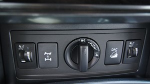 霸道改裝座椅通風(fēng)—成都威威車改