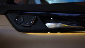 凱迪拉克CT6改裝原廠氛圍燈—成都威威車改