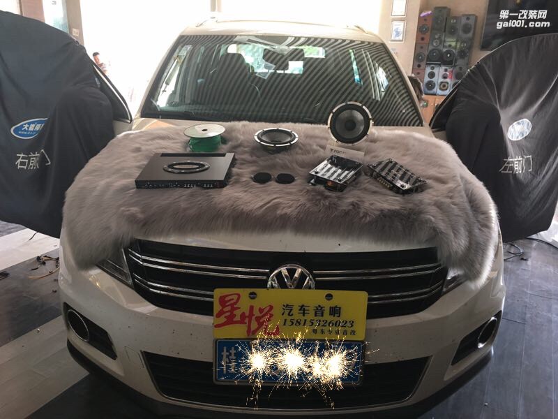 汕頭市星悅汽車音響大眾途觀改裝法國勁浪小烏托邦165WRC套裝喇叭搭配英國創(chuàng)世紀(jì)功放完美的音樂享受