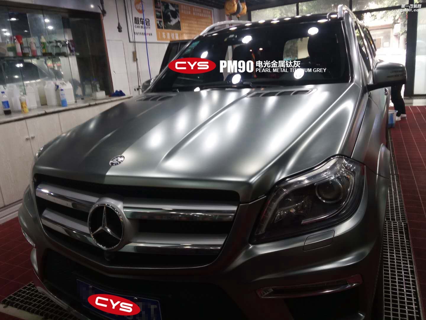 四川成都車(chē)衣裳奔馳GL500電光金屬鈦灰汽車(chē)改色貼膜