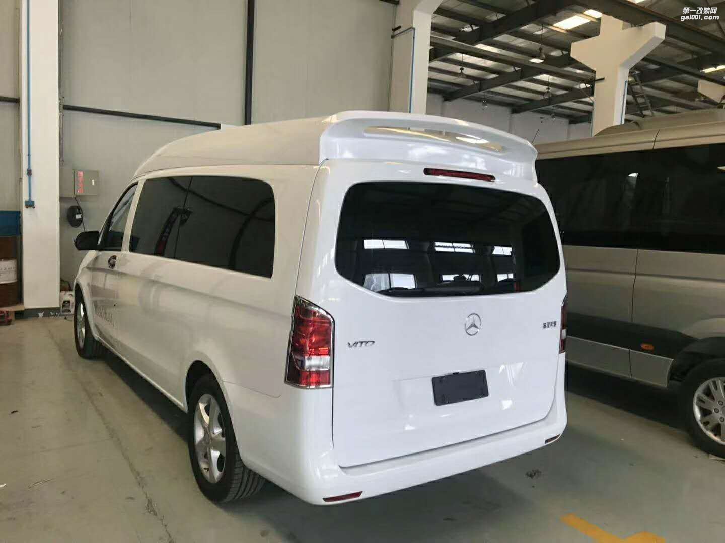 奔馳威庭高頂商務車內(nèi)飾頂燈/航空座椅/木地板