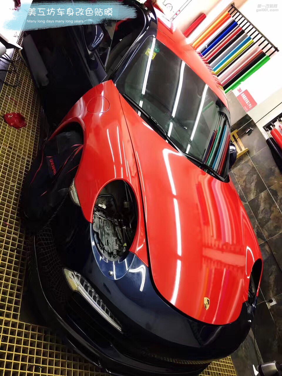 成都汽車(chē)車(chē)身改色貼膜，保時(shí)捷911換裝艾利胭脂紅改色膜