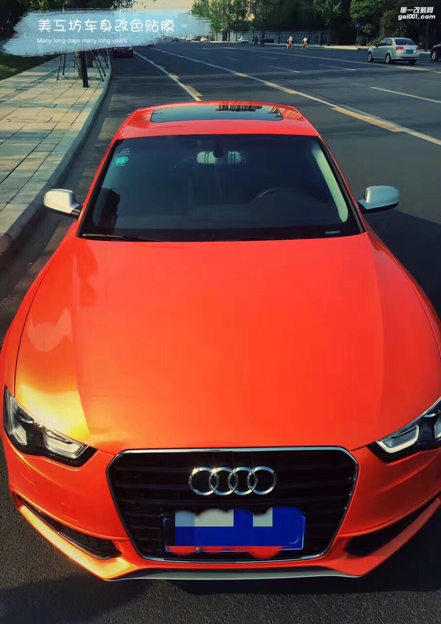成都汽車(chē)車(chē)身改色貼膜，奧迪換裝幻彩金橙改色膜
